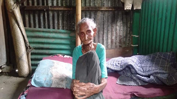 মুরাদনগরে মানবেতর জীবন যাপন করছেন ১১৫ বছরের দুধনেহের