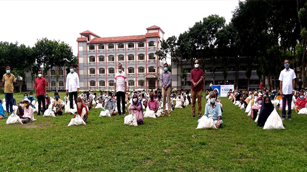 ঠাকুরগাঁওয়ের রাণীশংকৈলে ৩০০ দরিদ্রকে ত্রাণ দিল কালের কন্ঠ শুভসংঘ