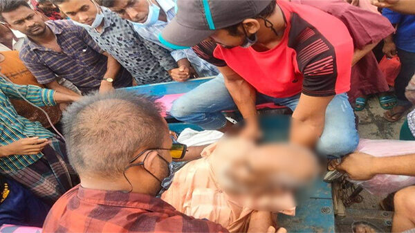 নবাবগঞ্জে সড়ক দুর্ঘটনায় মারাত্মক ভাবে এক বৃদ্ধের মৃত্যু