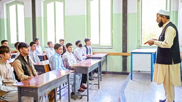 আফগানিস্তানে মেয়েদের বাদ দিয়ে শুধু ছেলেদের জন্য খুললো মাধ্যমিক স্কুল