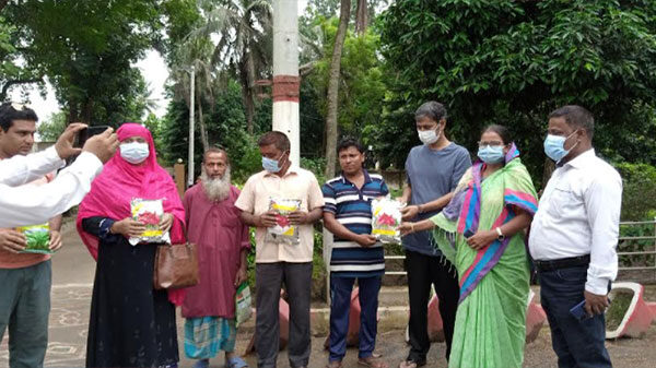 রাণীশংকৈলে ক্ষুদ্র ও প্রান্তিক কৃষকদের মাঝে বিনামূল্যে বীজ সার ও অর্থ প্রদান কর্মসূচির উদ্বোধন