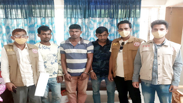 ফুলবাড়ীতে গাঁজাসহ অটোরিকশা জব্দ, আটক-৩