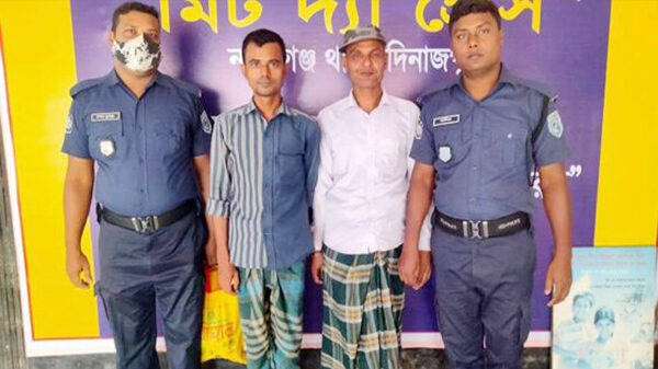 নবাবগঞ্জ থানা পুলিশের বিশেষ অভিযানে তিনজন পলাতক আসামী আটক