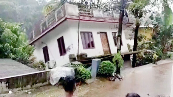 কেরালায় বন্যা ও ভূমিধসে নিহতের সংখ্যা বেড়ে ৩৫