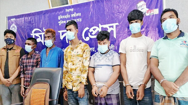 নোয়াখালীর চৌমুহনীতে সাম্প্রদায়িক সহিংসতায় উসকানি ও ইন্ধনদাতা হিসেবে দায় স্বীকার করেছেন জেলা স্বেচ্ছাসেবক দলের যুগ্ম আহ্বায়ক ফয়সাল ইমাম ওরফে কমল