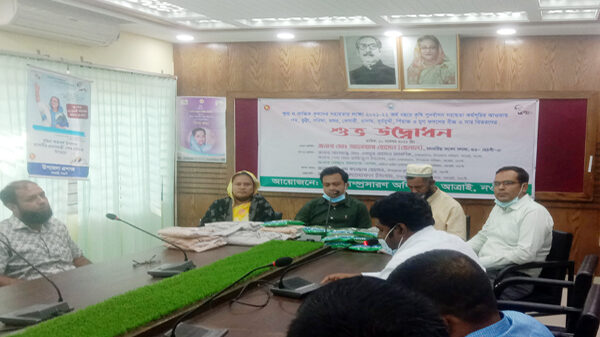 নওগাঁর আত্রাইয়ে কৃষকদের মাঝে বিনা মূল্যে কৃষি উপকরণ বিতরণ
