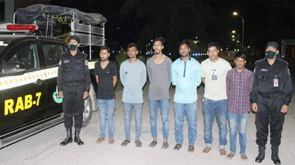 চট্টগ্রামে ৩৯১ পিস চোরাই মোবাইলসহ সংঘবদ্ধ চক্রের ৬ সদস্য আটক