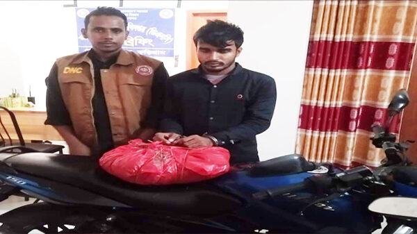 ফুলবাড়ীতে মোটর সাইকেলের ট্যাংকির ভিতর গাঁজা, আটক-১