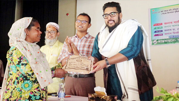 নওগাঁয় প্রান্তিক কৃষকদের মধ্যে বিভিন্ন রবি ফসলের জন্য বিনামূল্যে বীজ ও সার বিতরন