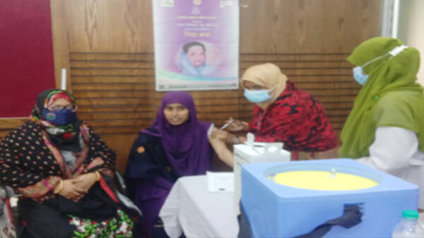 নওগাঁর আত্রাইয়ে এইচএসসি পরীক্ষার্থীরা করোনা ফাইজার টিকা পেয়ে খুশি