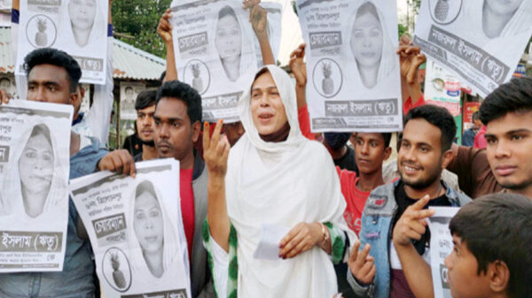 দেশের প্রথম তৃতীয় লিঙ্গের ইউপি চেয়ারম্যান ঋতু নিজেকে মানুষের কল্যাণে উৎসর্গ করতে চান