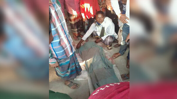নবাবগঞ্জে মর্মান্তিক সড়ক দুর্ঘটনায় প্রান গেল বাবা-ছেলের