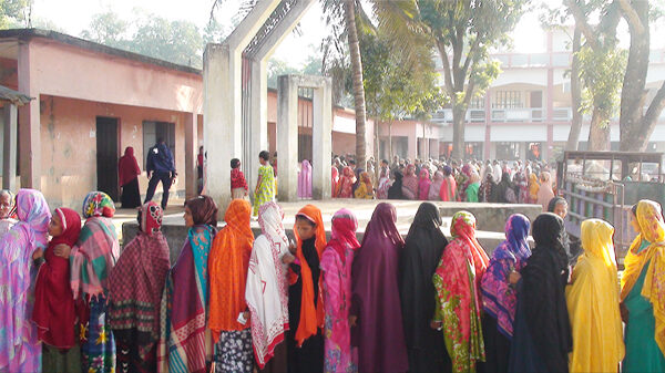 নবাবগঞ্জে ৯টি ইউনিয়নে শান্তিপুর্ন ভাবে ভোট গ্রহন চলছে