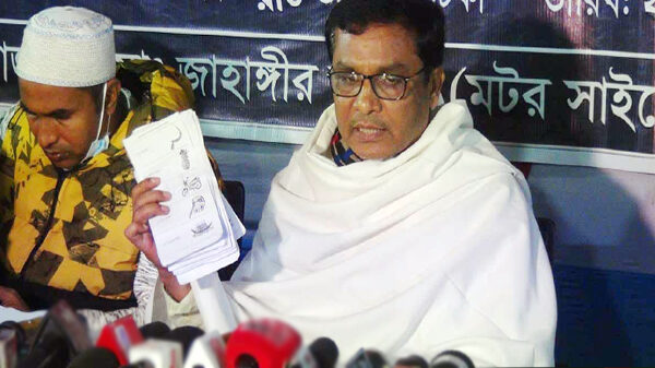 কালীগঞ্জে চেয়ারম্যান প্রার্থী বিএনপি নেতার হাতে নৌকার সিল মারা ব্যালট