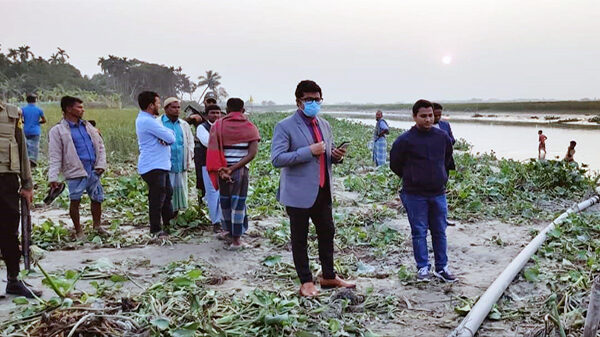 রায়পু‌রে অ‌বৈধভা‌বে ড্রেজা‌রে বালু উ‌ত্তোলন ব‌ন্ধে ভ্রাম্যমান আদাল‌তের অ‌ভিযানে ৫ লক্ষ টাকা জ‌রিমানা আদায়