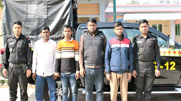 সিরাজগঞ্জে ৫৩ কেজি গাঁজাসহ ৪ মাদক কারবারি আটক