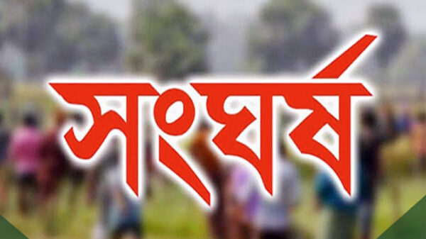 ফুলবাড়ীতে উত্যক্তের প্রতিবাদ করতে গিয়ে সংঘর্ষ, আহত-১০