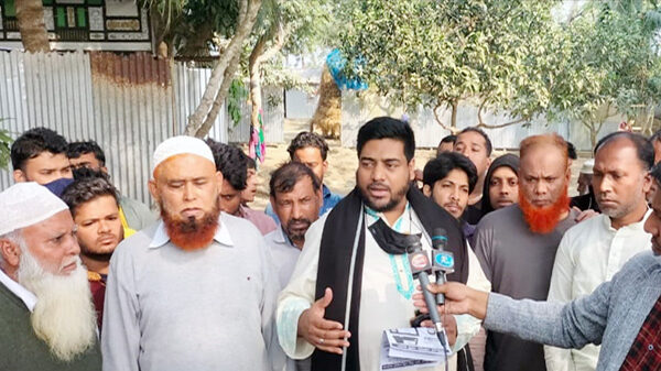 কুমিল্লার মুরাদনগরে স্বতন্ত্র প্রার্থীর পোস্টার ও ব্যানার আগুনে পুরিয়ে ফেলার অভিযোগ