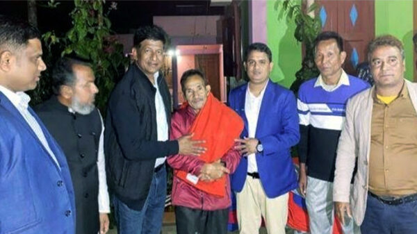 ক্ষুদ্র নৃ-তাত্ত্বিক জনগোষ্ঠীর মানুষের মাঝে শীতবস্ত্র বিতরণ