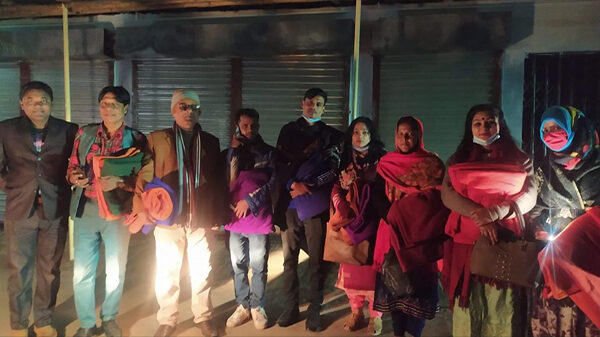 বঙ্গবন্ধু সাংস্কৃতিক জোট নওগাঁ জেলা শাখার নাইট গার্ডদের মাঝে শীতবস্ত্র বিতরণ