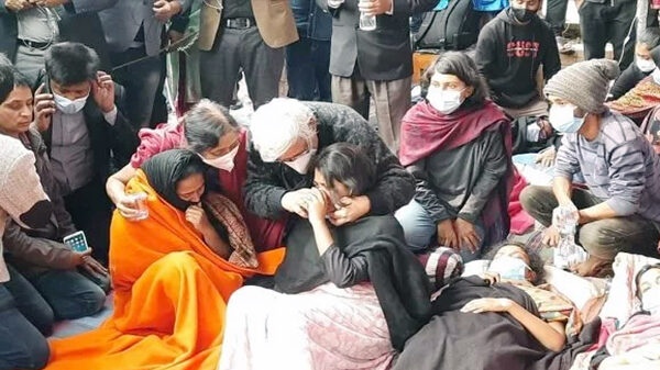 মুহম্মদ জাফর ইকবালের আশ্বাসে অনশন ভাঙলেন শাবিপ্রবির আন্দোলনরত শিক্ষার্থীরা