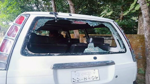 চট্টগ্রামে গণমাধ্যমের গাড়ি ভাঙচুর, নির্বাচনের প্রার্থী গুলিবিদ্ধ
