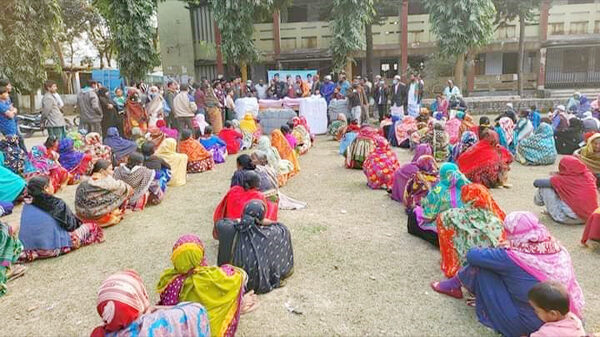 ঠাকুরগাঁওয়ে বাস্তুহারা লীগের পক্ষ থেকে ৩ শতাধিক কম্বল বিতরণ