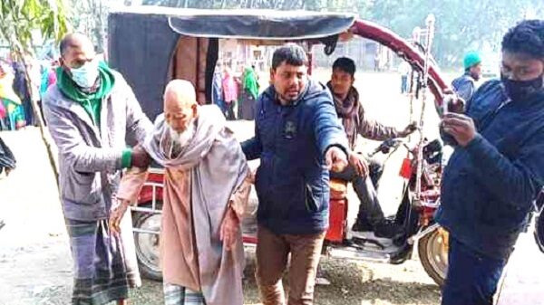 ঠাকুরগাঁওয়ে নতুন ইউপিতে ভোট দিয়ে খুশি শতবর্ষী হাফিজ