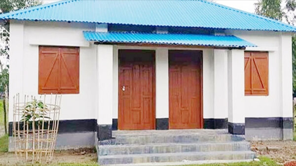 প্রতিবন্ধীকে ঘর তৈরি করে দিলো টিকটকার
