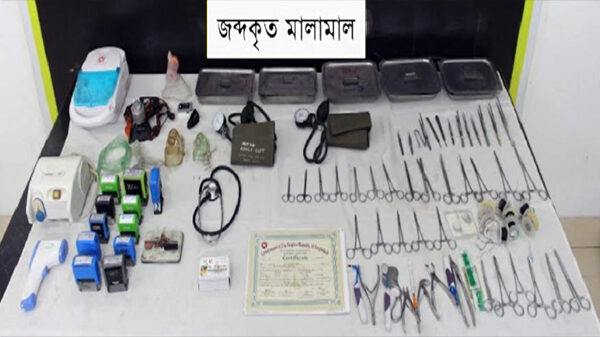 দীর্ঘ ৭ বছর ধরে জটিল রোগের চিকিৎসা করছে এসএসসি পাস ডাক্তার!