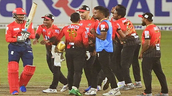 তৃতীয়বারের মতো বিপিএল চ্যাম্পিয়ন কুমিল্লা