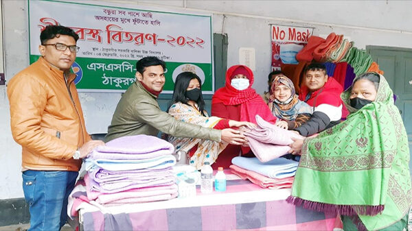 ঠাকুরগাঁওয়ে শীতার্তদের পাশে "আমরাই কিংবদন্তী"