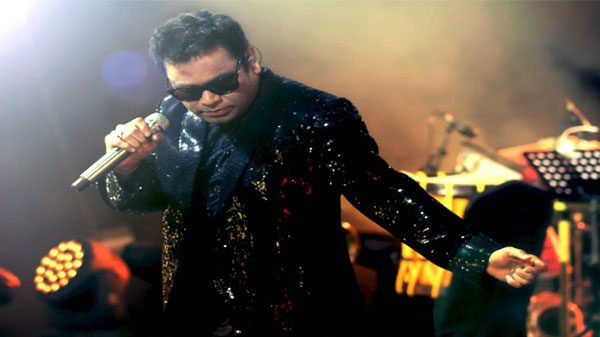 আজ সন্ধ্যায় ঢাকা মাতাবেন এ আর রহমান