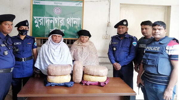 মুরাদনগরে ১০ কেজি গাজাঁসহ দুই নারী পাচারকারী আটক