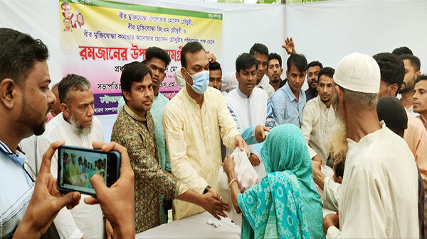 ফঠিকছড়ি নানুপুরে রমজানের উপহার সামগ্রী বিতরন