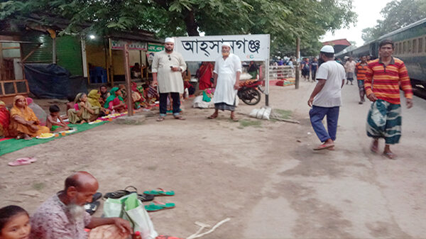 ব্যতিক্রমী আয়োজনের মাধ্যমে অসহায় ও ছিন্নমূল মানুষের মাঝে “আত্রাই বন্ধু মহল সংগঠনের” ইফতার উপহার
