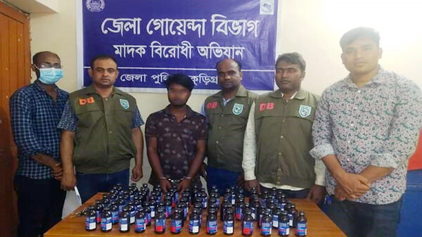 কুড়িগ্রাম ডিবি পুলিশের অভিযানে ৭৫ বোতল ফেনসিডিল সহ ১জন গ্রেফতার