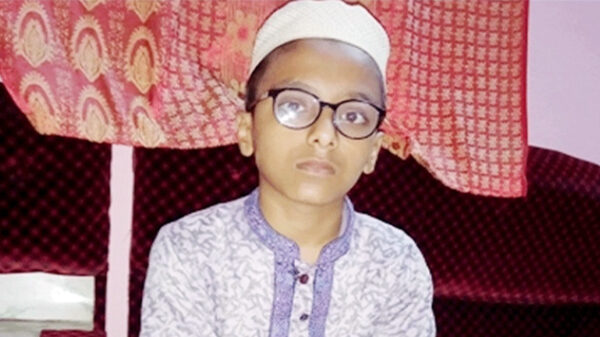 ৩বছরে কোরআন মুখস্থ; তারাবি নামাজে আরিফ