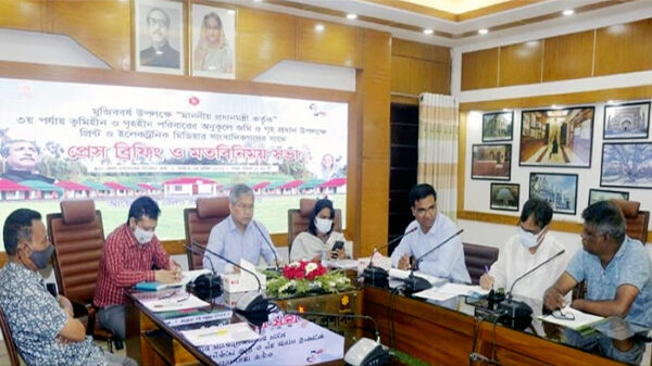 ঠাকুরগাঁও জেলায় আরও ২৬১২ জন ভূমিহীন পেল জমিসহ নতুন ঘর