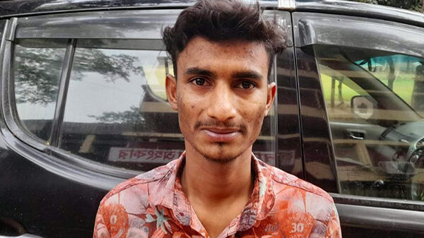 বগুড়ায় বিদেশি পিস্তলসহ বাসযাত্রী গ্রেপ্তার