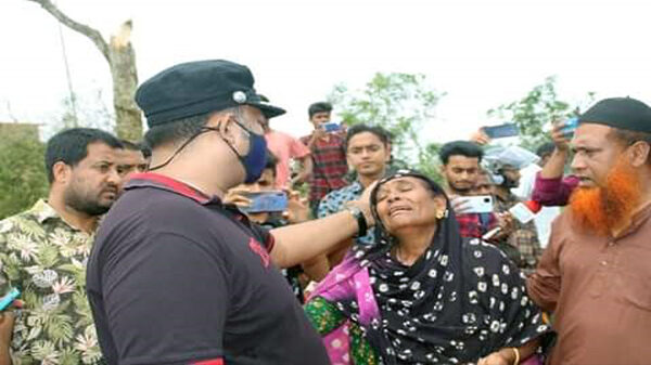 নবাবগঞ্জে কালবৈশাখী ঝড়ে ক্ষতিগ্রস্ত পরিবার গুলোকে নগদ অর্থ প্রদান করলেন-সাংসদ শিবলী সাদিক