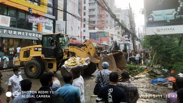 ঢাকা দক্ষিন সিটি কর্পোরেশনের ১৬ নং ওয়ার্ডের ফুটপাতের অবৈধ স্থাপনা উচ্ছেদ অভিযান শুরু