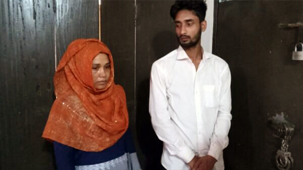 পরকীয়ায় আটক দুই সন্তানের জননী ও প্রেমিক