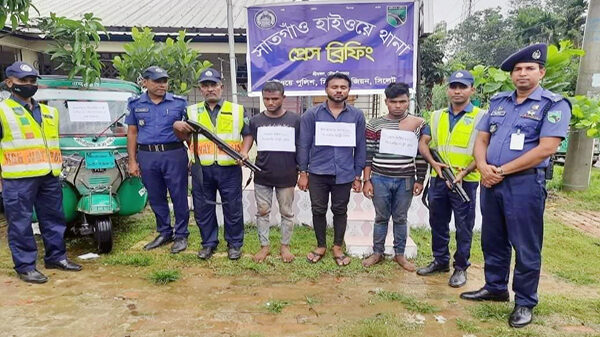 শ্রীমঙ্গলে সিএনজি ছিনতাইকালে ৩ ছিনতাইকারী আটক
