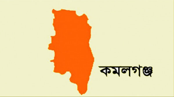 ইজিবাইকের চাকায় বোরকা পেঁচিয়ে গুরুতর আহত এক নারী