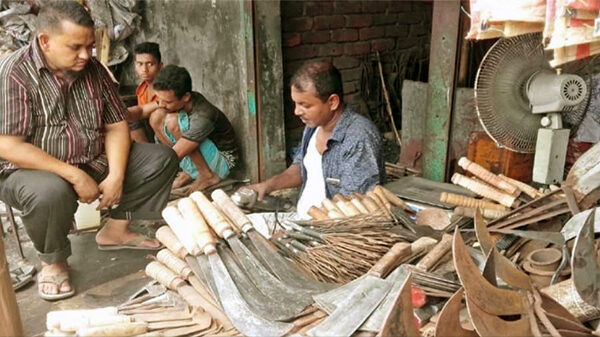 মুরাদনগরে এখন কামারদের সুসময়