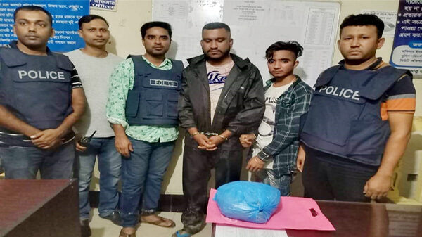 রাজনগরে আধা কেজি গাঁজাসহ দুই জন'কে আটক করেছে পুলিশ