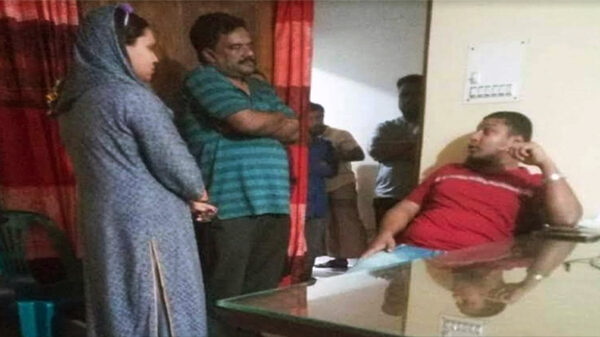 সমাজসেবা কার্যালয়ের উপ-পরিচালক মদ্যপ অবস্থায় দুই নারীসহ আটক