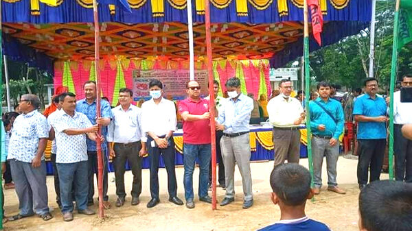 রাণীশংকৈলে বঙ্গবন্ধু ও বঙ্গমাতা গোল্ডকাপ ফুটবল টুর্নামেন্টের উদ্বোধন
