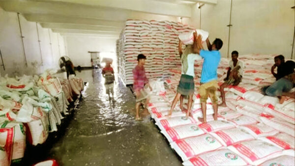 মৌলভীবাজার খাদ্য গুদামে বন্যার পানির হানা